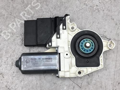 Vindusheismotor høyre bak VW GOLF VI (5K1) 2.0 TDI (110 hp) 25520604