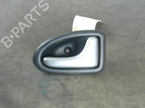Højre bagtil invendig håndtag RENAULT CLIO II (BB_, CB_) 1.4 16V (B/CB0P, BB13) (98 hp) 25558568