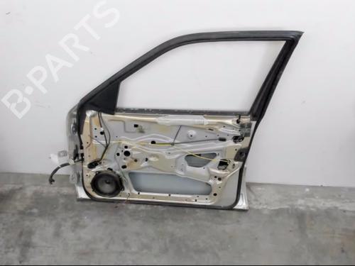 Used Right front door MERCEDES-BENZ C-CLASS (W202) C 250 D (202.125) (113 hp) 25577236