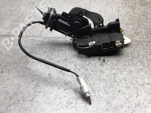 Vergrendeling links voor SUZUKI GRAND VITARA I (FT, HT) 2.0 HDI 110 16V 4x4 (SQ420D, TD83V) (109 hp) 25514759