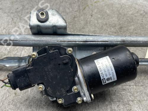 Essuie-glace moteur avant AUDI A6 C5 Avant (4B5, 4B6) RS6 quattro (450 hp) 25519391