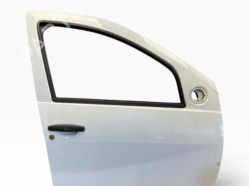 Dør højre fortil Dør højre fortil DACIA SANDERO 1.4 MPI LPG (72 hp) 39755222 39755222