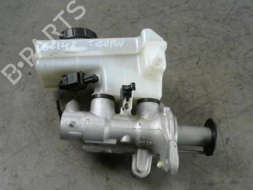 Used Brake master cylinder VW TIGUAN (AD1, AX1) 2.0 TDI (150 hp) 25555287