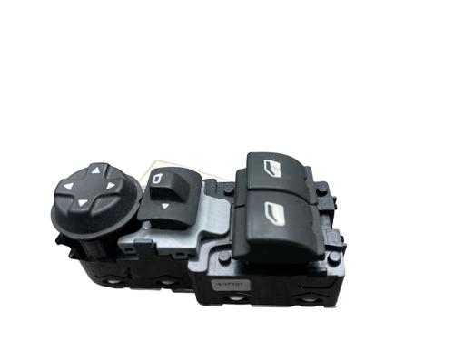 Used Left front window switch Left front window switch OPEL CORSA F (P2JO) 1.5 (68) (102 hp) 25572832 25572832