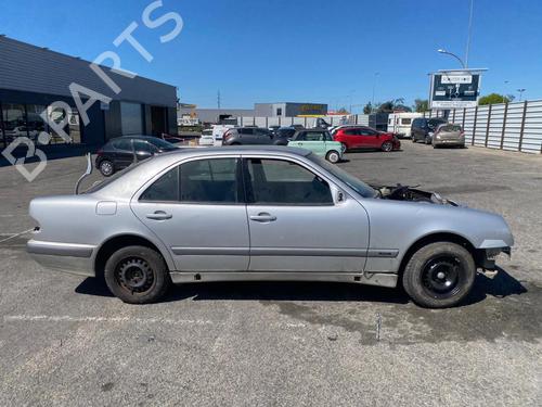 Brugte MERCEDES-BENZ E-CLASS (W210)  E 220 CDI (210.006)  4634882