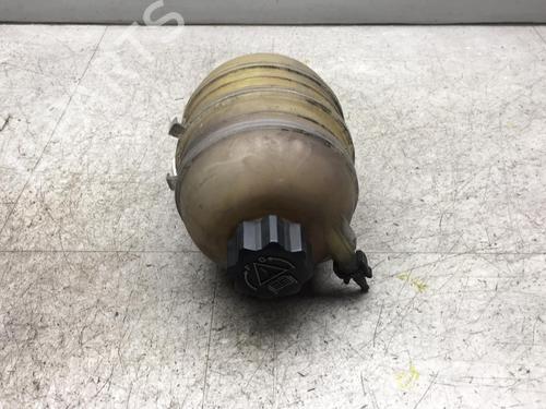 Used Expansion tank PEUGEOT 206 Hatchback (2A/C) 1.4 i (75 hp) 25566412