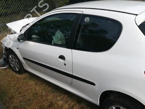 Left mirror PEUGEOT 206+ (2L_, 2M_) 1.4 HDi eco 70 | BP25577325C26