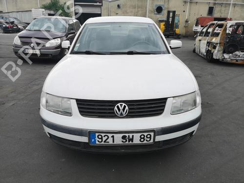 Right headlight VW PASSAT B5 (3B2) 1.9 TDI | BP25556330C29 