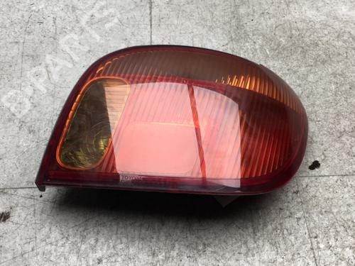 Højre baglygte TOYOTA YARIS (_P1_) 1.0 (SCP10_, SCP10R) (65 hp) 25510881