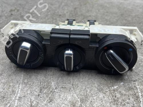 Used Climate control VW POLO V (6R1, 6C1) 1.2 (70 hp) 25573324