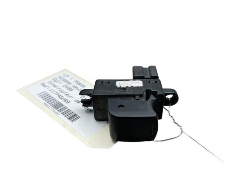 right-front-window-switch-nissan-navara-np300-d40-2004-30817863 main image