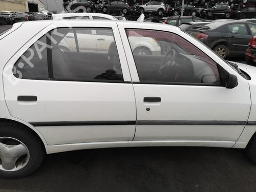 Left headlight PEUGEOT 306 Hatchback (7A, 7C, N3, N5) 1.9 D | BP25561529C28 