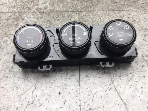 Airco bedieningspaneel SUZUKI GRAND VITARA I (FT, HT) 2.0 HDI 110 16V 4x4 (SQ420D, TD83V) (109 hp) 25546281