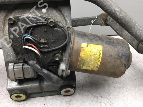 Used Front wiper motor RENAULT ESPACE III (JE0_) 2.2 12V TD (JE0E, JE0H, JE0P) (113 hp) 25537843