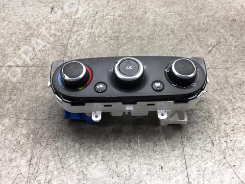 climate-control-renault-clio-iv-bh_-2012-2013-2014-2015-2016-2017-2018-2019-2020-2021-25566219 main image