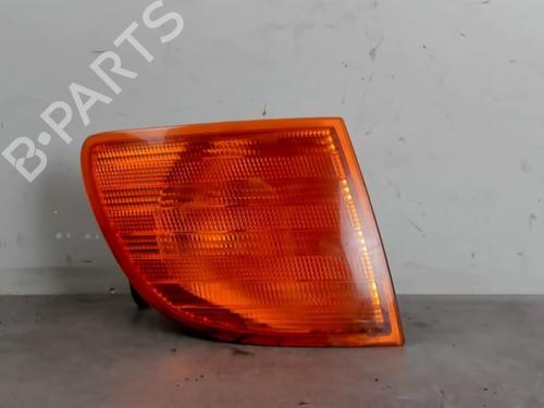 Used Right front indicator Right front indicator MERCEDES-BENZ VITO Van (W638) 108 D 2.3 (638.064, 638.068) (79 hp) 25552561 25552561