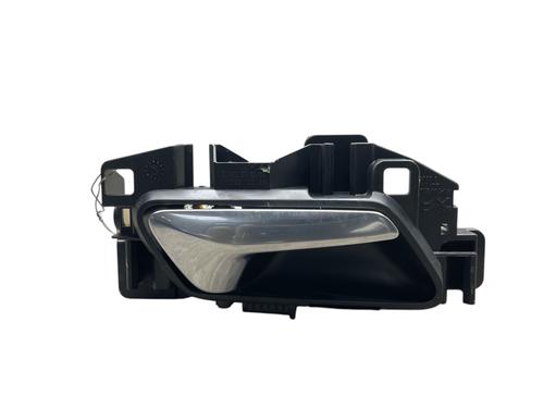 Used Front right interior door handle PEUGEOT 3008 II SUV (MC_, MR_, MJ_, M4_) 1.5 BlueHDi 130 (131 hp) 25569640