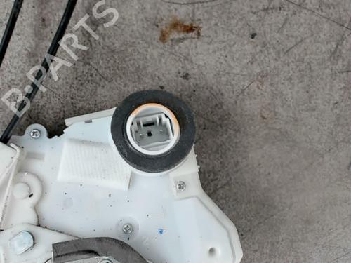 Używane Zamek drzwi przednich prawych TOYOTA YARIS (_P9_) 1.4 D-4D (NLP90_, NLP90R) (90 hp) 25519822