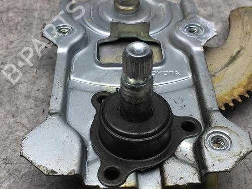 Rudehejsemekanisme venstre bagtil TOYOTA YARIS (_P1_) 1.4 D-4D (NLP10_, NLP10R) (75 hp) 25514735