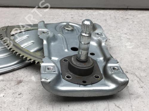 Vindusheismekanisme venstre bak TOYOTA YARIS (_P9_) 1.4 D-4D (NLP90_, NLP90R) (90 hp) 25520811