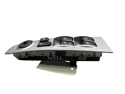 Used Left front window switch KIA SPORTAGE II (JE_, KM_) 2.0 CRDi (113 hp) 31193308