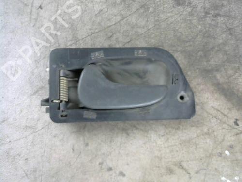 Used Front left interior door handle RENAULT LAGUNA I (B56_, 556_) 1.8 (94 hp) 25583921