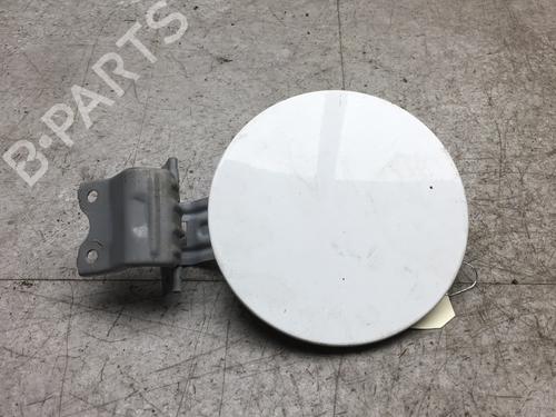 Używane Klapa wlewu paliwa TOYOTA YARIS (_P9_) 1.3 VVT-i (SCP90_, SCP90R) (87 hp) 25547032