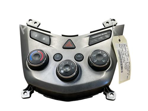 Climate control RENAULT CLIO IV (BH_) 1.5 dCi 75 | BP25499658I5