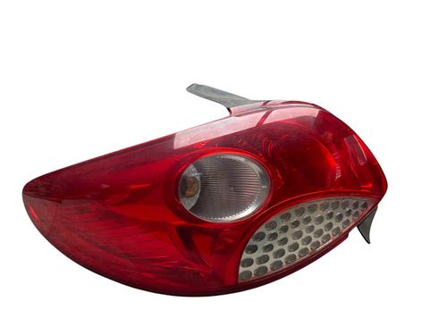 Farolim esquerdo Farolim esquerdo PEUGEOT 206+ (2L_, 2M_) 1.4 HDi eco 70 (68 hp) 31328431 31328431