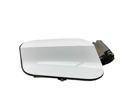 Used Fuel flap Fuel flap PEUGEOT 308 III (FB_, FH_, FP_, F3_, FM_) BlueHDi 130 (FBYHZL, FBYHZT) (131 hp) 32111285 32111285