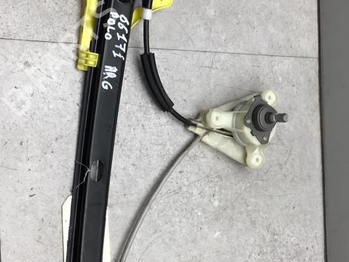 Rudehejsemekanisme venstre bagtil VW POLO V (6R1, 6C1) 1.6 TDI (90 hp) 25584508