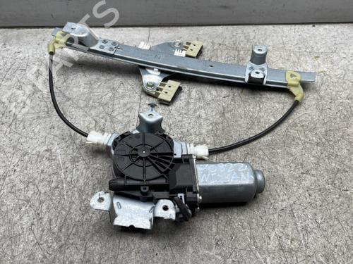 Rudehejsemekanisme venstre bagtil NISSAN QASHQAI / QASHQAI +2 I (J10, NJ10, JJ10E) 1.5 dCi (110 hp) 25528676