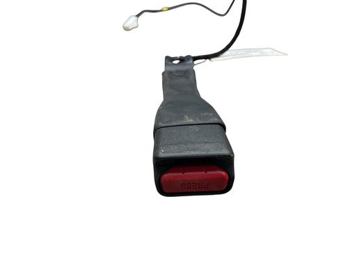 seat-buckle-toyota-aygo-_b4_-2014-25564825 main image