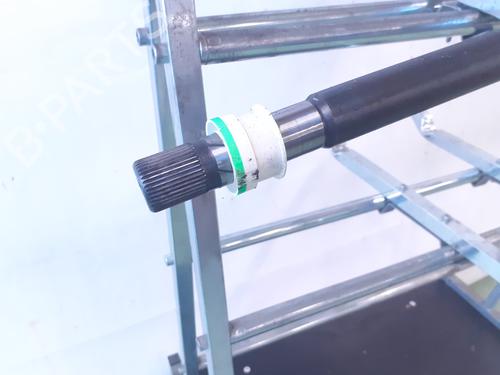 Used Right front driveshaft Right front driveshaft RENAULT TRAFIC III Platform/Chassis (EG_) 2.0 dCi 145 (EGML) (145 hp) 33310135 33310135