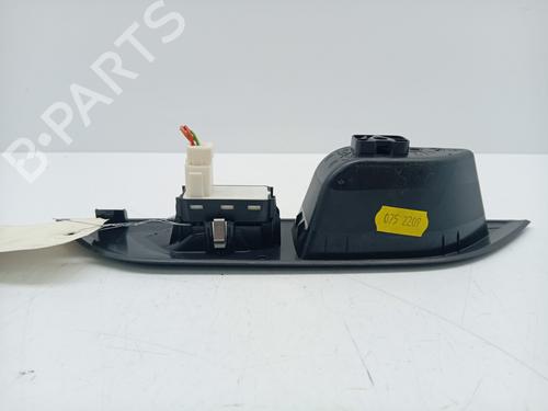 Comutador vidro trás esquerdo Comutador vidro trás esquerdo PEUGEOT 2008 II (UD_, US_, UY_, UJ_, UR_, UC_) 1.2 PureTech 130 (USHNS, URHNS) (130 hp) 34045003 34045003