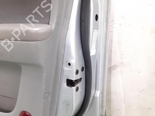 Right front door KIA SORENTO I (JC) 2.5 CRDi 4WD | BP24788085C3