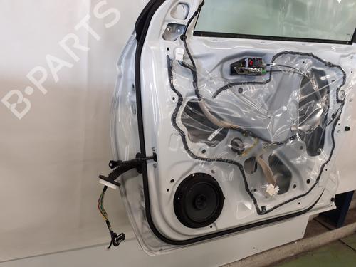 Used Right front door Right front door SUZUKI SWIFT VI (ZD_, ZC_) 1.2 VVT Hybrid (ZCEDS, AOL312) (83 hp) 33122736 33122736
