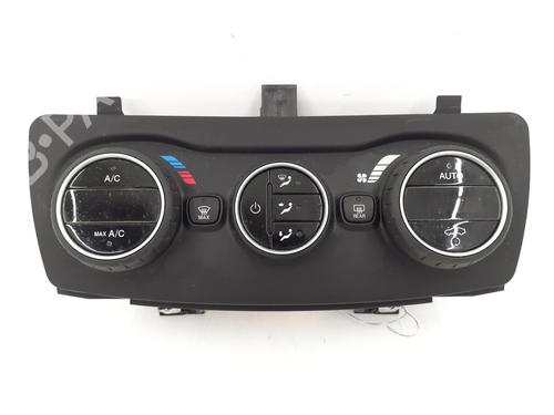 climate-control-fiat-tipo-hatchback-356_-357_-2016-31884379 main image