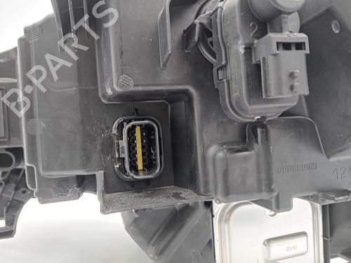 right-headlight-renault-megane-iv-hatchback-b9amn_-2015-34166462 main image