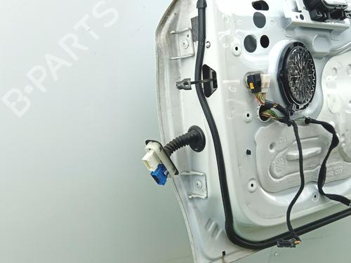 Used Right front door Right front door 37528549 37528549