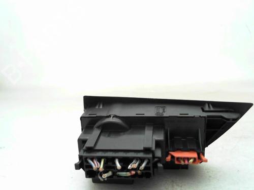 Used Headlight switch VW POLO III (6N1) 60 1.4 (60 hp) 24777910