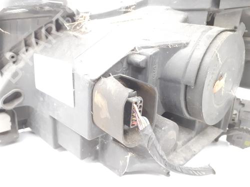 Right headlight PEUGEOT 5008 (0U_, 0E_) 2.0 HDi 150 / BlueHDi 150 | BP27170771C29 