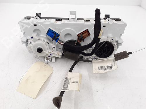 climate-control-fiat-tipo-hatchback-356_-357_-2016-30537361 main image