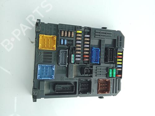 Used Fuse box Fuse box 37528457 37528457