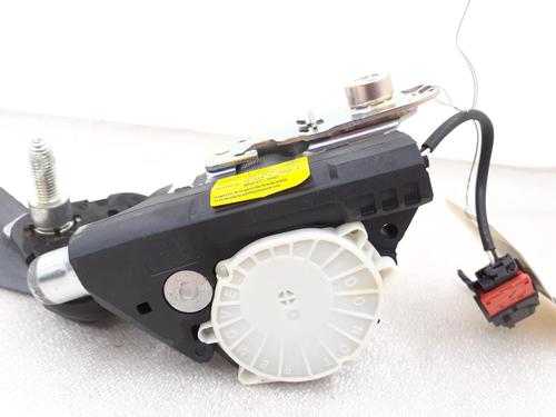 front-right-seatbelt-renault-wind-e4m_-2010-24789281 main image