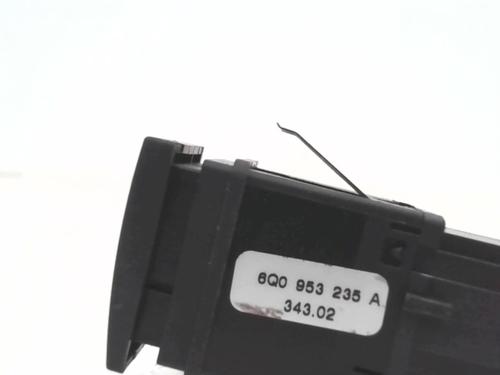 Used Warning switch VW POLO IV (9N_, 9A_) 1.2 12V (64 hp) 24781740