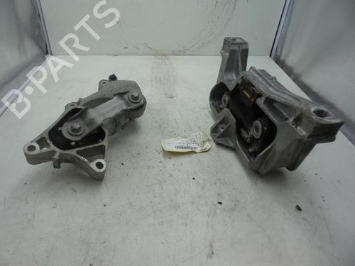 Used Engine mount MERCEDES-BENZ B-CLASS Sports Tourer (W246, W242) B 200 CDI / d (246.208) (136 hp) 24782221