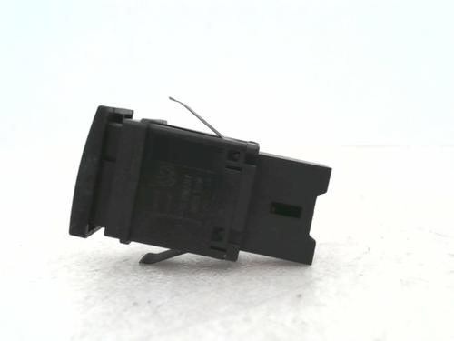 Used Warning switch VW POLO IV (9N_, 9A_) 1.4 TDI (75 hp) 24780907