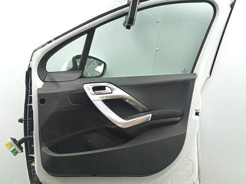 right-front-door-peugeot-2008-i-cu_-2013-36847409 main image