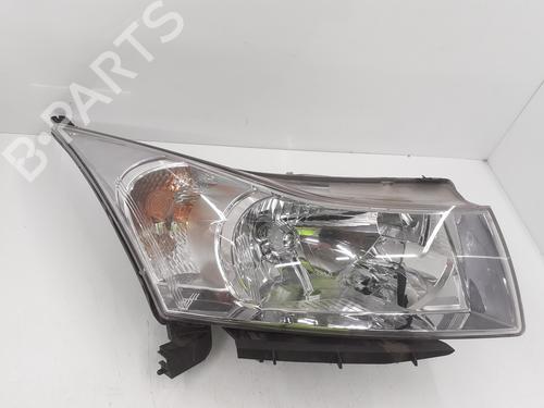 Used Right headlight CHEVROLET CRUZE Hatchback (J305) 1.7 D (131 hp) 30317897